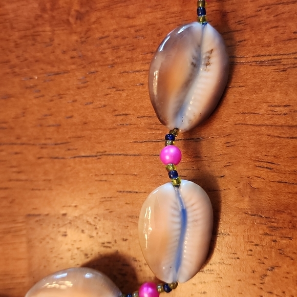 Vintage Tiger Cowrie Shell Necklace - Picture 8 of 9